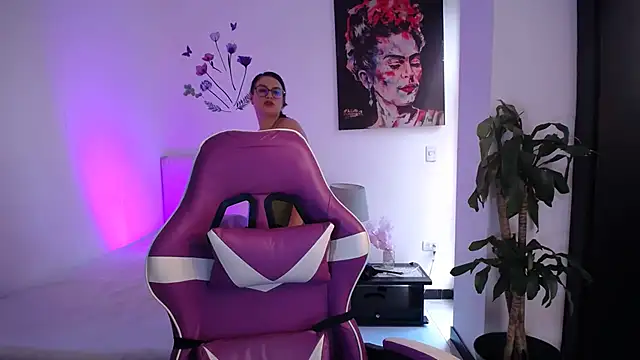 Snapshot of esmeraldaa230 chatting on 02.23.26 esmeraldaa230 online show from 02.23.26