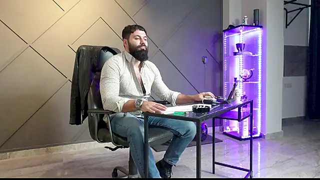 Snapshot of mattmasterss chatting on 12.15.24 mattmasterss online show from 12.15.24