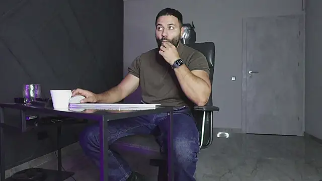 Snapshot of mattmasterss chatting on 10.21.25 mattmasterss online show from 10.21.25