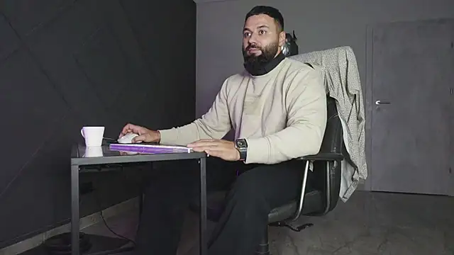 Snapshot of mattmasterss chatting on 11.01.25 mattmasterss online show from 11.01.25