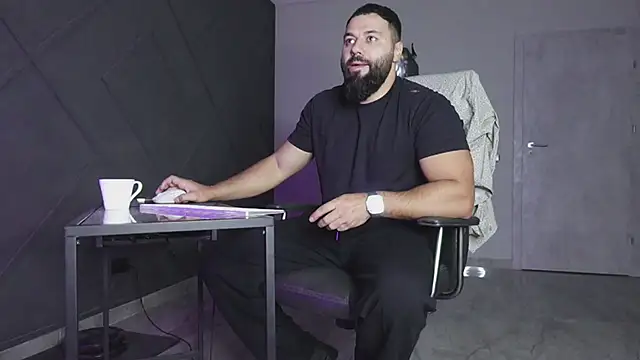 Snapshot of mattmasterss chatting on 11.03.25 mattmasterss online show from 11.03.25