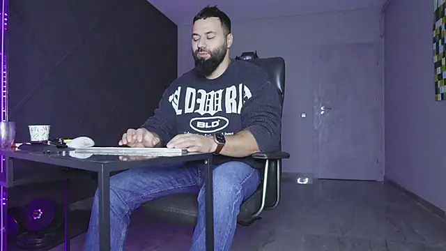 Snapshot of mattmasterss chatting on 11.19.25 mattmasterss online show from 11.19.25