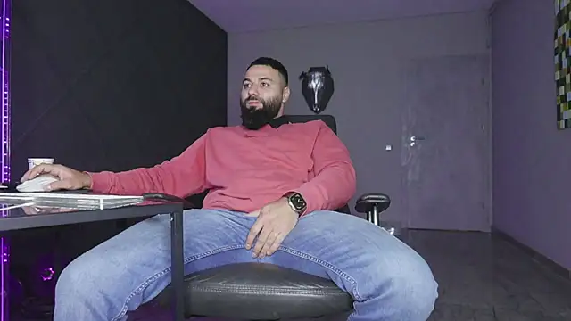 Snapshot of mattmasterss chatting on 11.24.25 mattmasterss online show from 11.24.25