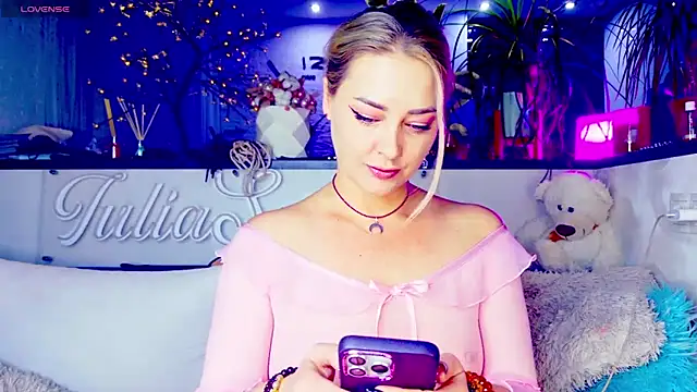  JuliaSpace  online show from 11.11.25