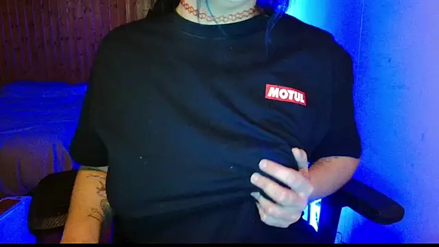 Snapshot of bratty_niagara chatting on 12.01.25 bratty niagara online show from 12.01.25