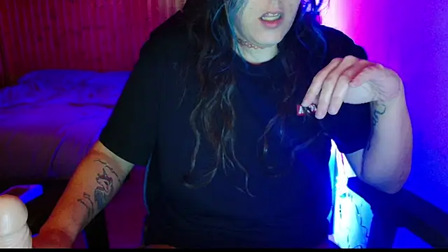 Snapshot of bratty_niagara chatting on 12.02.25 bratty niagara online show from 12.02.25