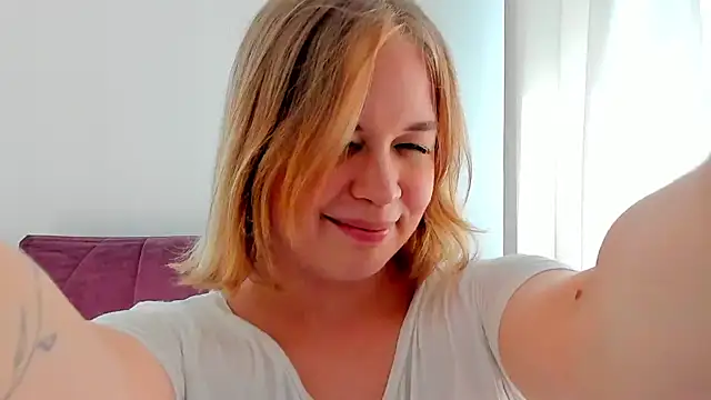 Snapshot of AlicePopsy chatting on 07.10.26 AlicePopsy online show from 07.10.26
