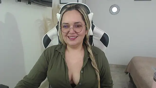 Snapshot of samy_vsn chatting on 04.20.26 samy vsn online show from 04.20.26