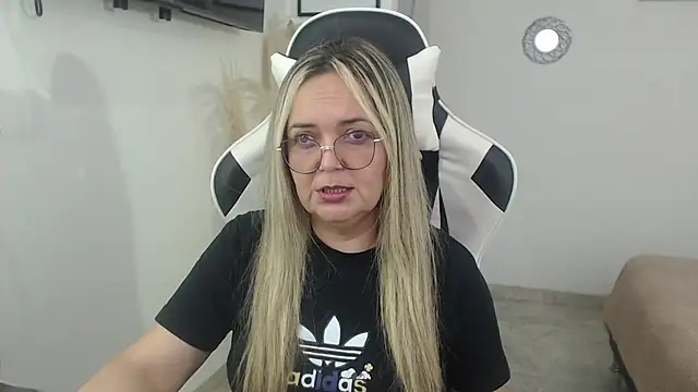 Snapshot of samy_vsn chatting on 04.23.26 samy vsn online show from 04.23.26