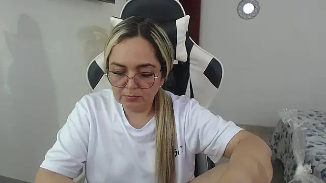 Snapshot of samy_vsn chatting on 05.12.26 samy vsn online show from 05.12.26