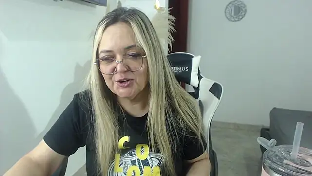 Snapshot of samy_vsn chatting on 05.19.26 samy vsn online show from 05.19.26