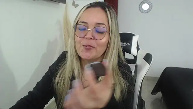 Snapshot of samy_vsn chatting on 05.20.26 samy vsn online show from 05.20.26