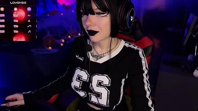 Eva-miller1 online show from 10.26.25