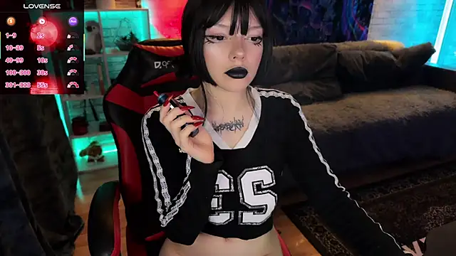 Eva-miller1 online show from 11.17.25