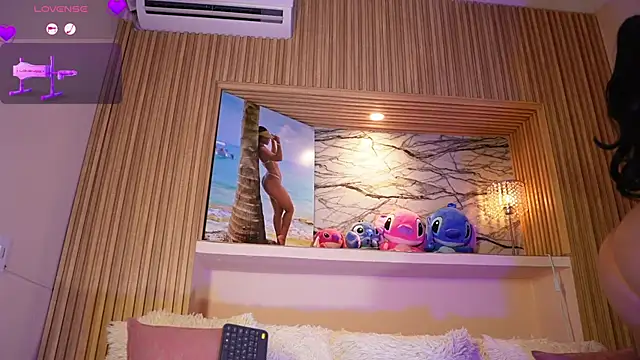 Snapshot of adri_crof chatting on 11.12.25 adri crof online show from 11.12.25