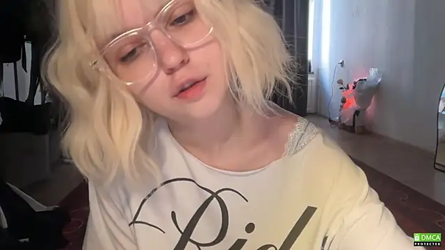 Snapshot of electric_babe chatting on 07.19.26 electric babe online show from 07.19.26