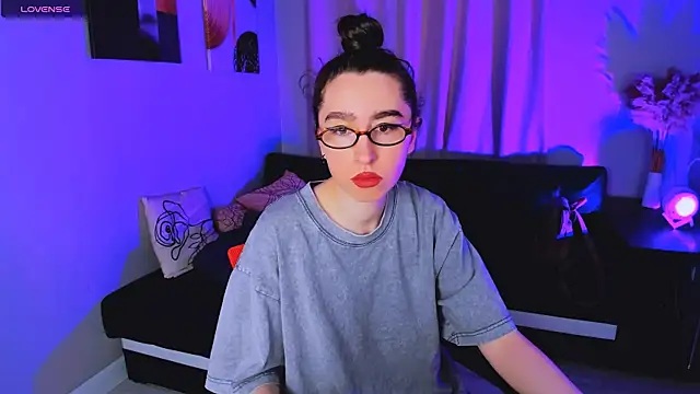 Snapshot of Lily_xBabe chatting on 11.23.25 Lily xBabe online show from 11.23.25