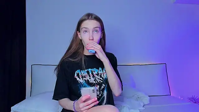 Snapshot of haileyishere chatting on 03.19.25 haileyishere online show from 03.19.25