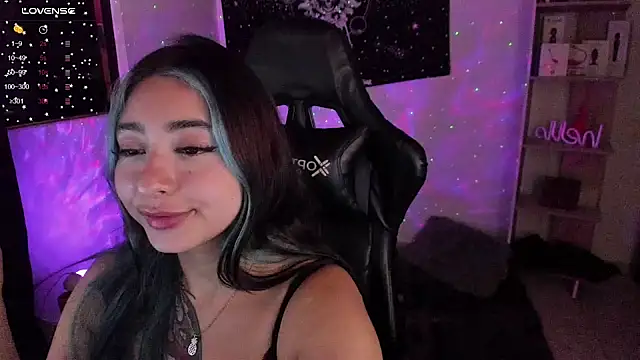 sweetcoralinee online show from 02.21.25