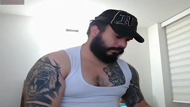 Snapshot of alexandergranda71 chatting on 03.17.25 alexandergranda71 online show from 03.17.25