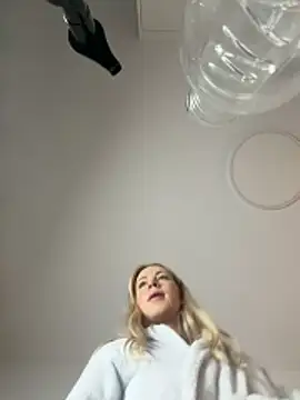 streetdoll online show from 02.08.26