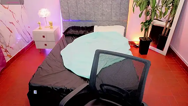 Lana stone  online show from 03.17.26