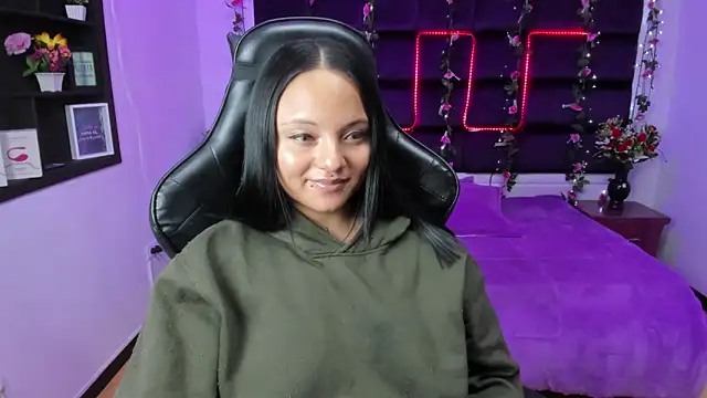 Snapshot of sweelanna__ chatting on 02.16.25 sweelanna online show from 02.16.25