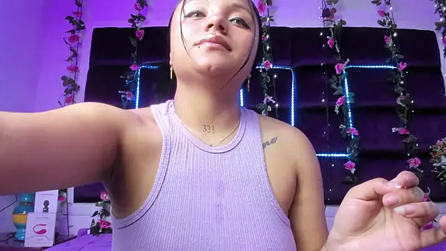 Snapshot of sweelanna__ chatting on 02.21.25 sweelanna online show from 02.21.25