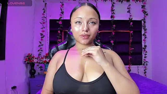 Snapshot of sweelanna__ chatting on 03.04.26 sweelanna online show from 03.04.26