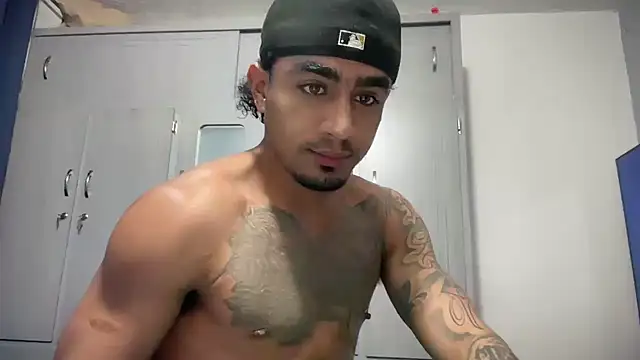 Snapshot of dominic_brandd23 chatting on 06.19.26 dominic brandd23 online show from 06.19.26