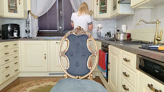 TUNDEROSE1 online show from 04.11.26