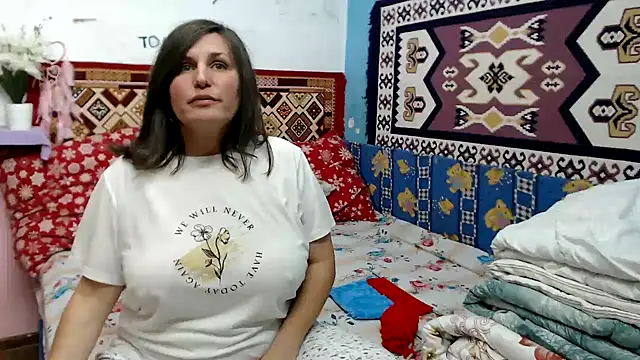 Snapshot of AdelineBlueEyes chatting on 11.01.25 AdelineBlueEyes online show from 11.01.25