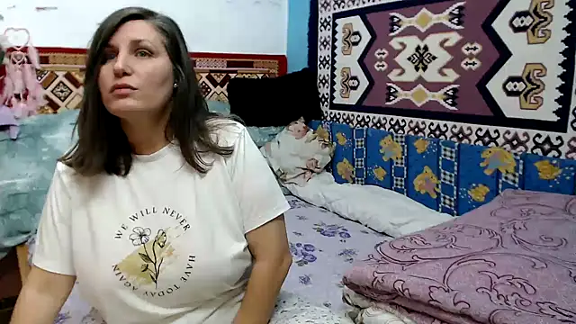 Snapshot of AdelineBlueEyes chatting on 11.26.25 AdelineBlueEyes online show from 11.26.25