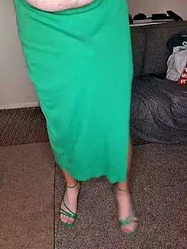 Snapshot of ellie-tv chatting on 10.30.25 ellie-tv online show from 10.30.25