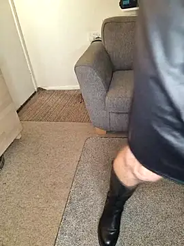 Snapshot of ellie-tv chatting on 11.25.25 ellie-tv online show from 11.25.25