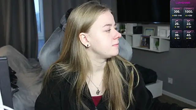 Snapshot of candy_maggie chatting on 12.03.24 candy maggie online show from 12.03.24