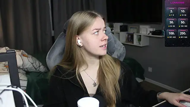 Snapshot of candy_maggie chatting on 12.05.24 candy maggie online show from 12.05.24