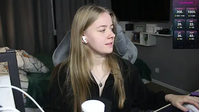 Snapshot of candy_maggie chatting on 12.05.24 candy maggie online show from 12.05.24