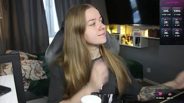 Snapshot of candy_maggie chatting on 12.16.24 candy maggie online show from 12.16.24