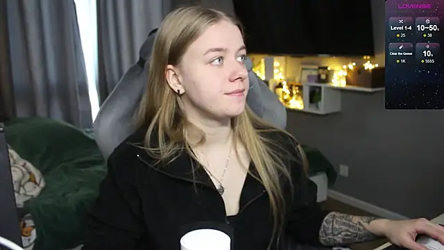 Snapshot of candy_maggie chatting on 12.20.24 candy maggie online show from 12.20.24