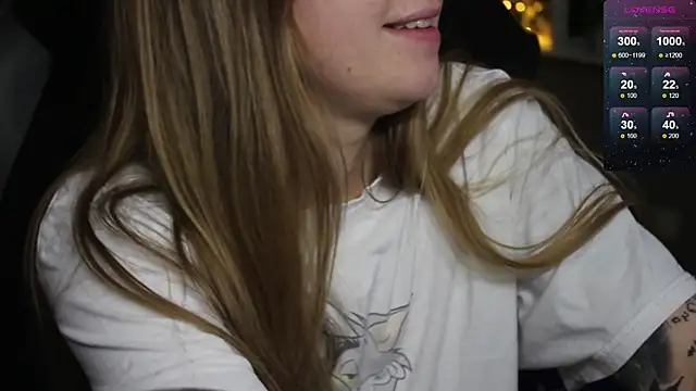 Snapshot of candy_maggie chatting on 12.25.24 candy maggie online show from 12.25.24