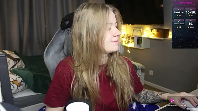 Snapshot of candy_maggie chatting on 12.28.24 candy maggie online show from 12.28.24