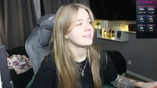 Snapshot of candy_maggie chatting on 01.12.25 candy maggie online show from 01.12.25