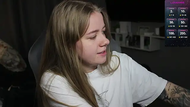 Snapshot of candy_maggie chatting on 01.13.25 candy maggie online show from 01.13.25