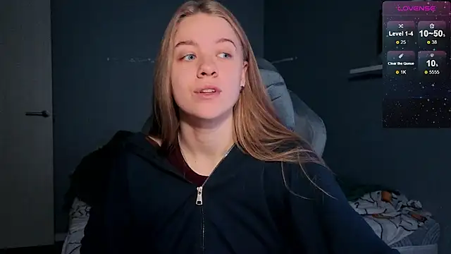 Snapshot of candy_maggie chatting on 10.21.25 candy maggie online show from 10.21.25