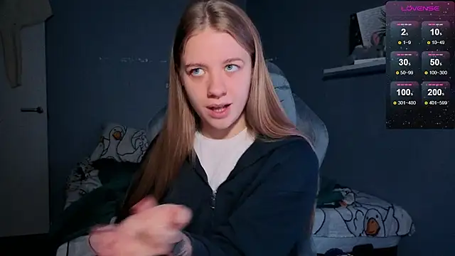 Snapshot of candy_maggie chatting on 10.22.25 candy maggie online show from 10.22.25