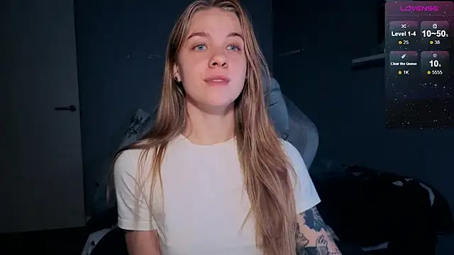 Snapshot of candy_maggie chatting on 11.07.25 candy maggie online show from 11.07.25