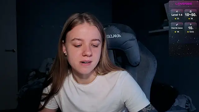 Snapshot of candy_maggie chatting on 11.12.25 candy maggie online show from 11.12.25