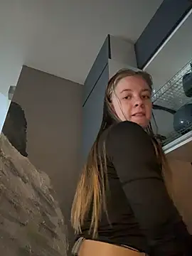 Snapshot of candy_maggie chatting on 11.18.25 candy maggie online show from 11.18.25