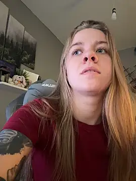 Snapshot of candy_maggie chatting on 11.20.25 candy maggie online show from 11.20.25